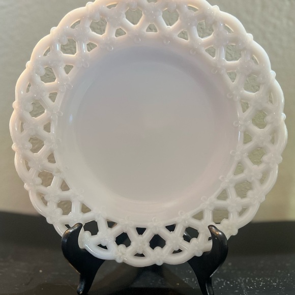 Westmoreland Milk Glass Lace Lattice Edge 8 1/2" Plate Forget Me Not Flowers - Picture 1 of 5